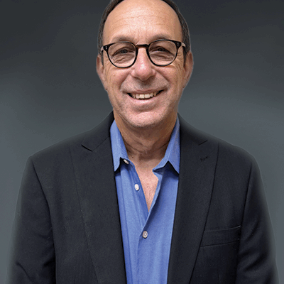 Ami Busel with Background